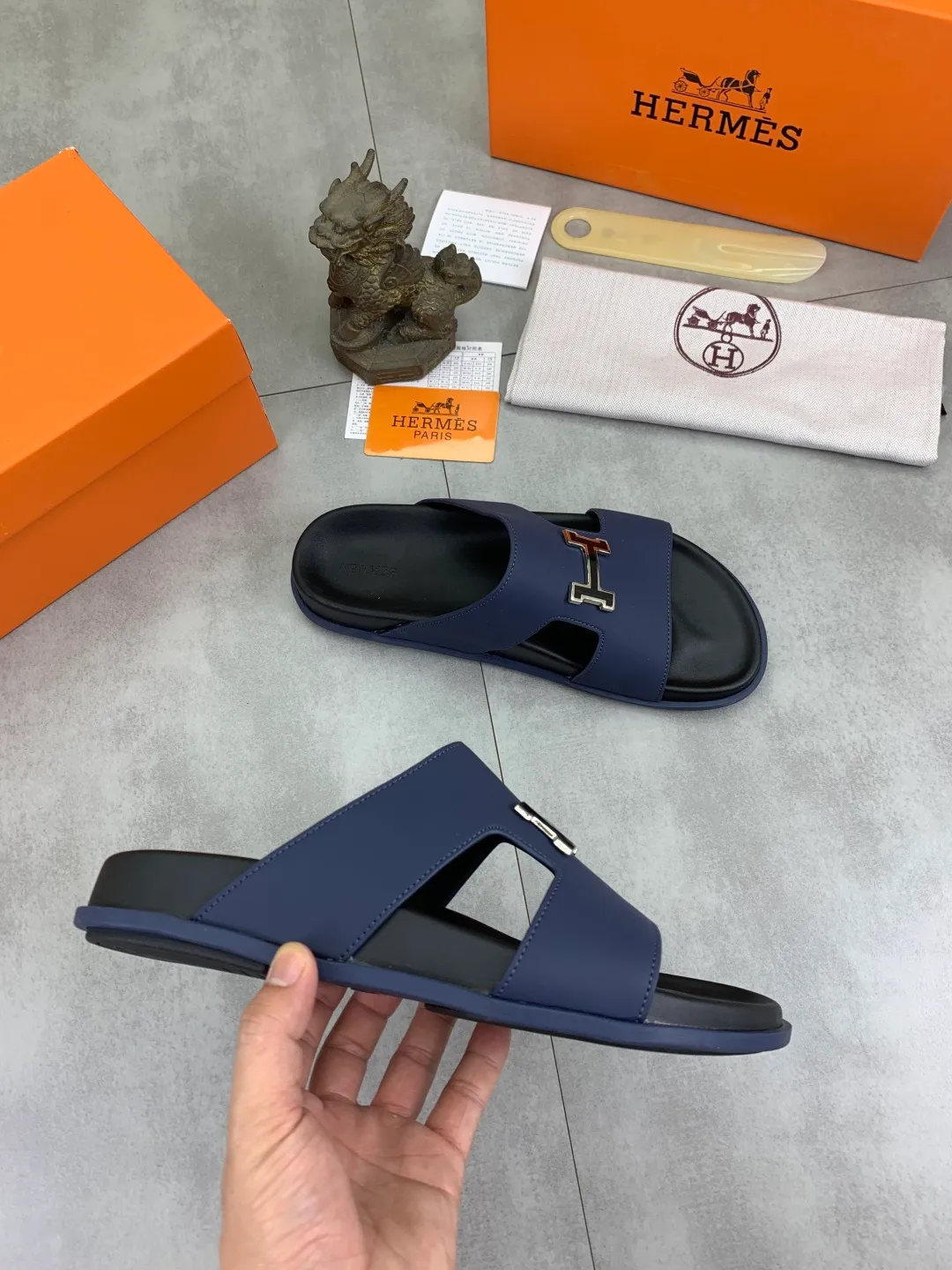Men's shoes 💰P440 New [HERMES] high-end quality new Hermès slippers, made of imported calfskin, wear-resistant and non-slip rubber outsole. Fashionable and elegant code number: 39-44 (38 45 46 customized)